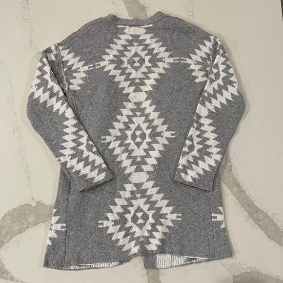 Maurices Gray Geo Open Front Cardigan Women's Small Mid Thigh Length Relaxed Fit - Picture 5 of 6